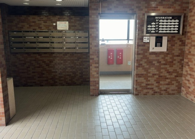 【内装】 | ライオンズマンション橋本 | 共用部分は、一棟の建物に住む区分所有者全員が共同で所有するとし、共用部分の管理、補修などは、区分所有者で形成される管理組合が行います。個人の判断で勝手に変更することはできませんので覚えておきましょう。