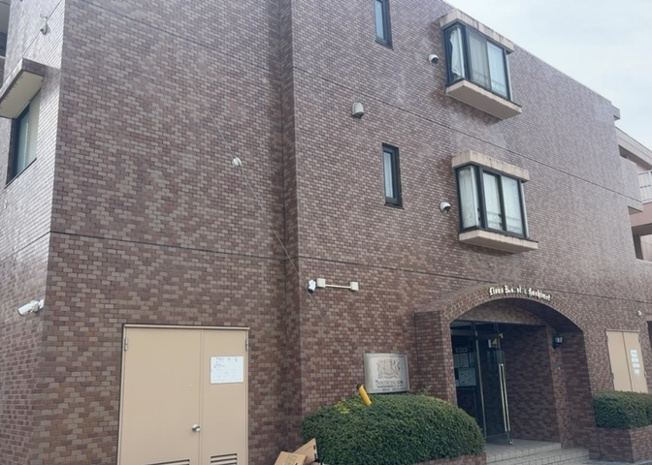 【駐車場】 | ライオンズマンション橋本 | 駐車場と明記されていても、最小スペースでつくられた駐車場だと大型車は駐車できなかったり、出入りしにくくなったりする可能性があります。お車のサイズと購入したい物件の駐車場のサイズを現地で確認しましょう。