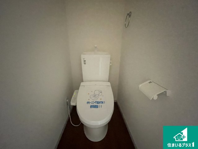 宇治市羽拍子町　第2期　新築一戸建てのトイレ|1・2階の2ヶ所にあるので、朝の忙しい時間の順番待ちもなく、深夜の利用にも大変便利です。