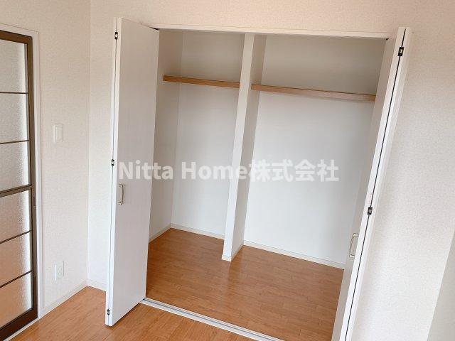 コーポアラモの収納|洋室には大きな収納がついています☆