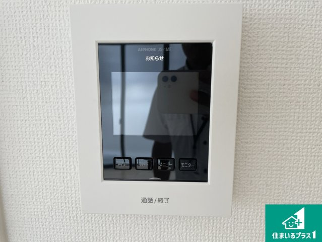 宇治市羽拍子町　第2期　新築一戸建ての防犯設備|カラーモニターインターホン！声だけでなく来訪者の姿や顔がモニターで確認できるので、小さなお子様がいらっしゃるご家庭でも安心できます！
