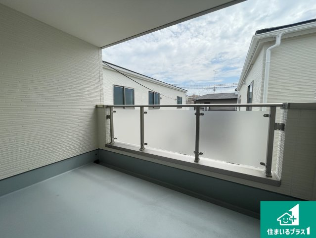 宇治市羽拍子町　第2期　新築一戸建てのバルコニー|外出時に急な雨でも洗濯物を守ってくれるインナーバルコニー！