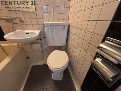 浴室内にトイレがあります！