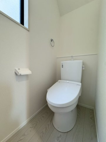Adoble+アドブル＋小倉南区朽網東2丁目2期　【小倉南区　新築戸建て】のトイレ|1階トイレはウォシュレット機能付き♪【小倉南区　新築戸建て】
