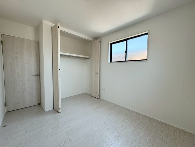 Adoble+アドブル＋小倉南区朽網東2丁目2期　【小倉南区　新築戸建て】の洋室|2階5.2帖洋室はクローゼット完備♪　【小倉南区　新築戸建て】