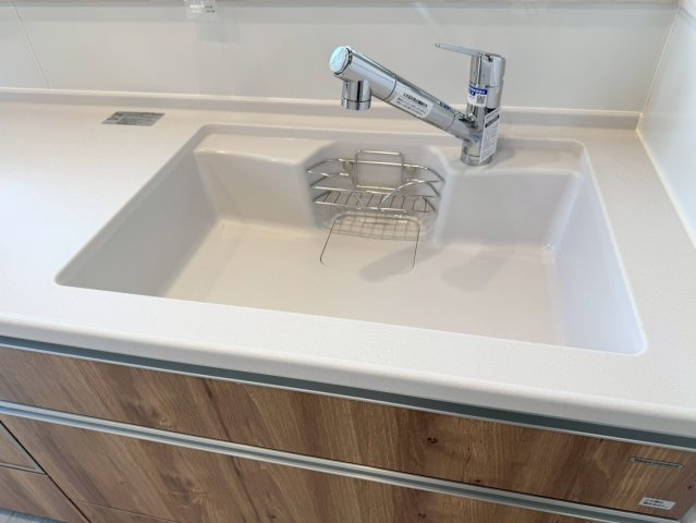 Adoble+アドブル＋小倉南区朽網東2丁目2期　【小倉南区　新築戸建て】のキッチン|浄水器付きなので料理をぐっと美味しく、体に良いものに♪【小倉南区　新築戸建て】