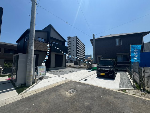 Adoble+アドブル＋小倉南区朽網東2丁目2期　【小倉南区　新築戸建て】の駐車場|駐車スペース並列３台可能♪【小倉南区　新築戸建て】