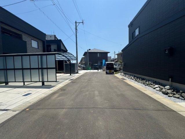 Adoble+アドブル＋小倉南区朽網東2丁目2期　【小倉南区　新築戸建て】の前面道路含む現地写真|現地撮影　2026,5,19　Adoble+アドブル＋小倉南区朽網東2丁目2期　【小倉南区　新築戸建て】