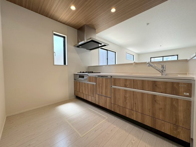 Adoble+アドブル＋小倉南区朽網東2丁目2期　【小倉南区　新築戸建て】のキッチン|料理がもっと楽しくなる、コミュニケーションキッチン【小倉南区　新築戸建て】