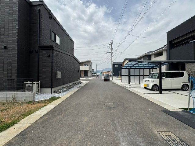 【前面道路含む現地写真】の画像