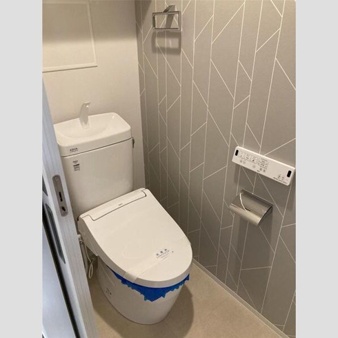 温水洗浄便座付きのトイレです♪