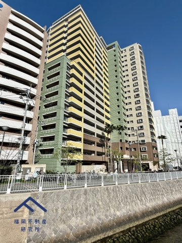 ウェルリバービュー天神の外観