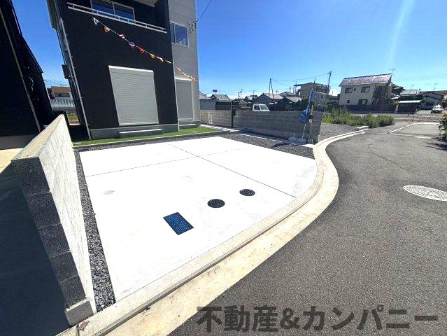 ハートフルタウン下吾川　伊予市下吾川の新築戸建の駐車場|駐車場があるので、車を買う予定の方も安心です