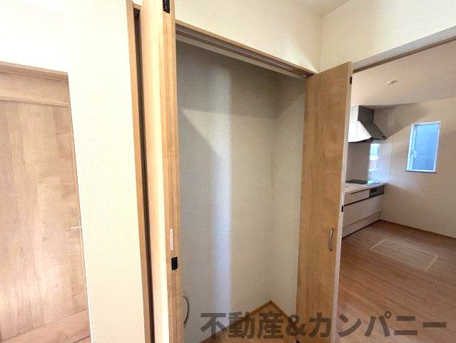 ハートフルタウン下吾川　伊予市下吾川の新築戸建の収納|コの字型玄関収納です