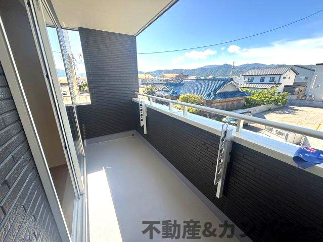 ハートフルタウン下吾川　伊予市下吾川の新築戸建のトイレ|手すり付きトイレです