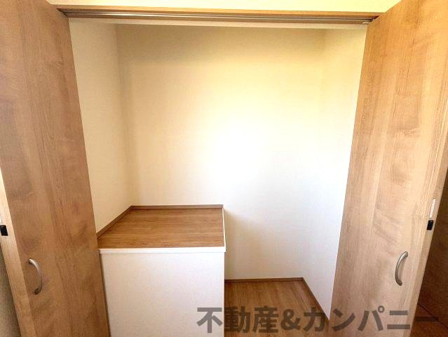 ハートフルタウン下吾川　伊予市下吾川の新築戸建のその他|高さの違う収納スペースです