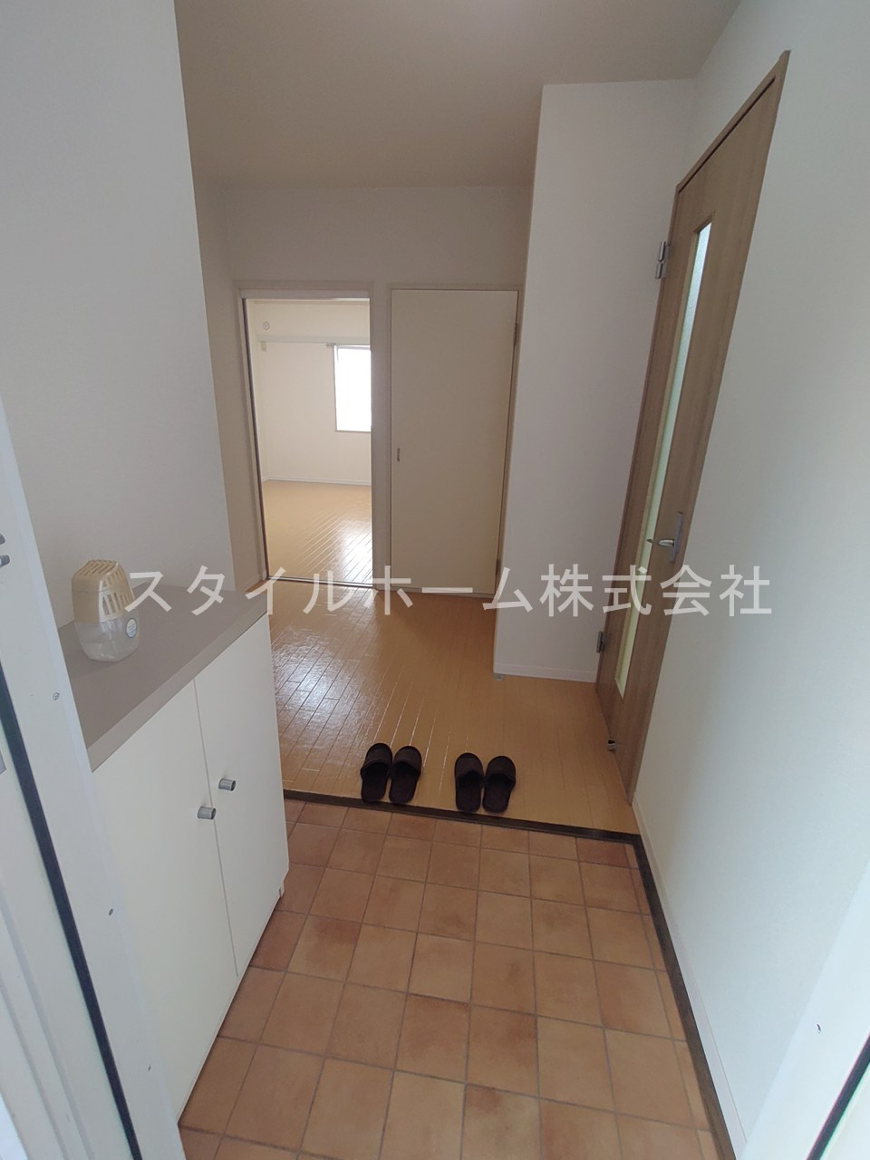 フレグランス牛川A棟の玄関