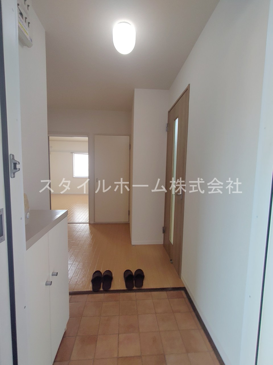 フレグランス牛川A棟の玄関