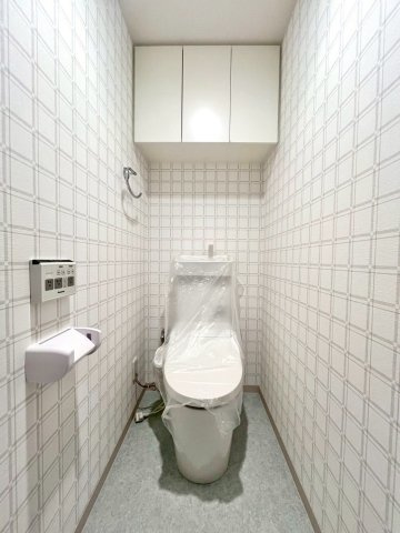 ディークラディア醍醐駅前のトイレ|年間を通して快適に使用できる温水洗浄機能付きのトイレです。