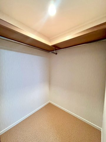 ディークラディア醍醐駅前の収納|お洋服やバッグがたくさん収納できるWCL付！ご家族の分をまとめて収納することも可能です！