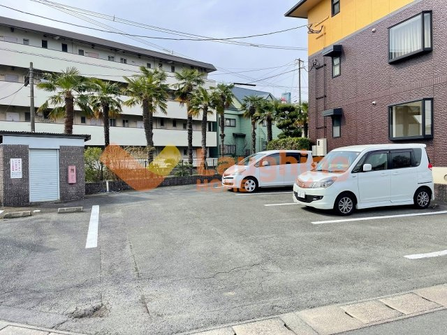 ニューライフつぶく　B棟の駐車場|駐車場があるので、車を買う予定の方も安心です