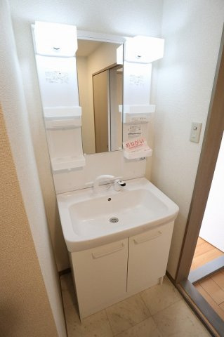コートエレガンスJの独立洗面台
