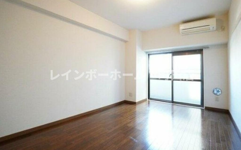 メゾンカルム横浜※初期費用分割あと払いサービス利用可能物件の居間・リビング