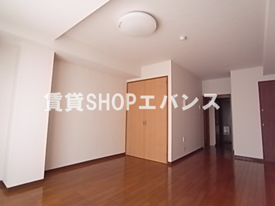 【寝室】 | TONBOマンション | 落ち着いた色調の寝室です