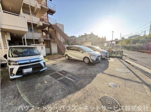 パラスト北小金の駐車場