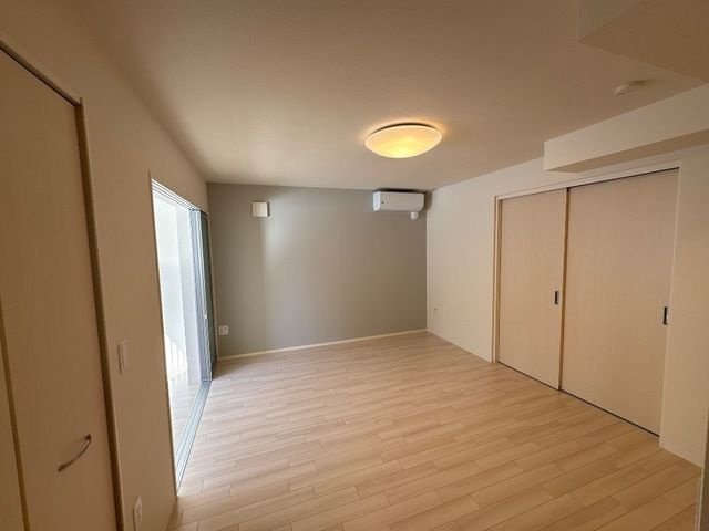 アルバ西岡本の居間・リビング