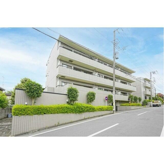 【外観】 | コンフォリア西荻北 | 鉄筋コンクリート造のがっちりとした建物。