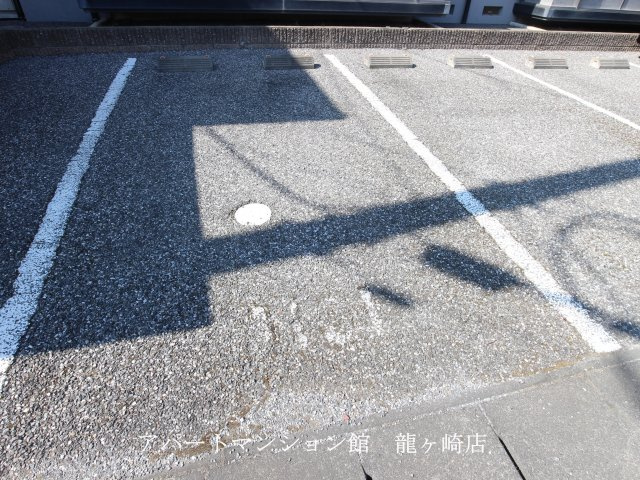 エクセルパレス佐貫B棟の駐車場