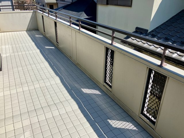 山王町戸建のバルコニー|バルコニーからの眺めを楽しみながら食事をしませんか