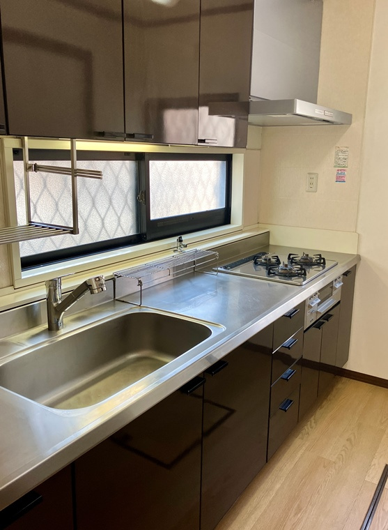 山王町戸建のキッチン|コンパクトなキッチンで掃除もラクラク
