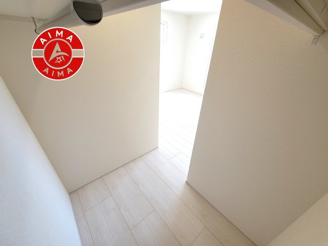糟屋郡宇美町明神坂1丁目第1-1棟（１号棟）の収納|洋服や大きな荷物が多い方や人数の多いご家族などは、一般的なクローゼットよりもウォークインクローゼットのほうが使い勝手が良いです。