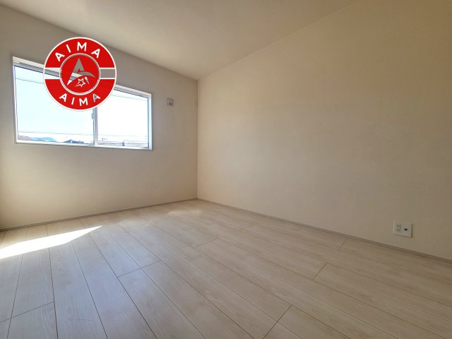 糟屋郡宇美町明神坂1丁目第1-1棟（１号棟）の洋室|採光良好な洋室は全居室、複層ガラスの遮熱効果と断熱効果で、一年中快適に過ごせます。