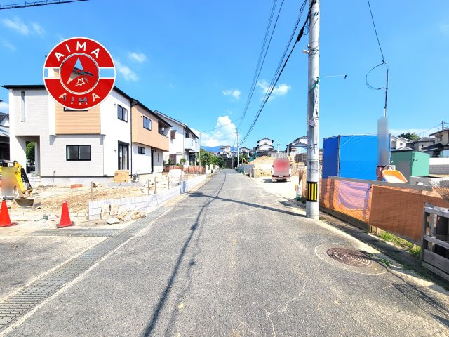 糟屋郡宇美町明神坂1丁目第1-1棟（１号棟）の外観|前面道路含む現地の写真です。