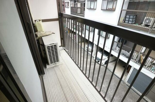 ツインズサカイBのバルコニー