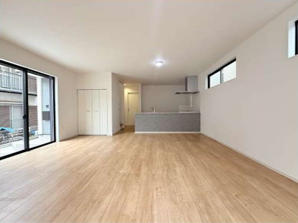 入間市東藤沢８丁目新築戸建の居間・リビング