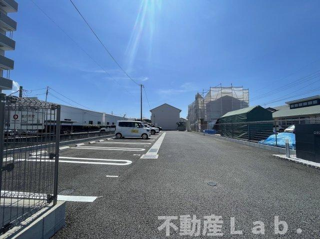 D-ROOM南高江の駐車場