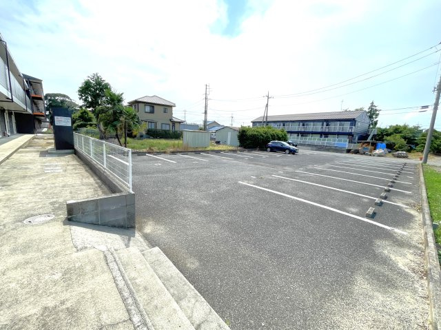 サンヴィレッジシラハタⅢの駐車場