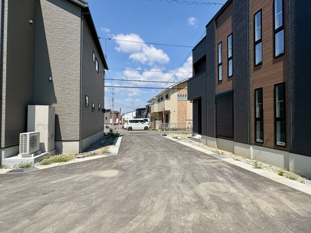 「21帖大空間LDK」南国市大そね甲南国大そね5　1号地新築一戸建ての前面道路含む現地写真|8/2撮影。