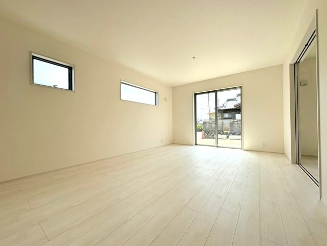 リーブルガーデン　岐阜市東鶉　全6区画分譲のキッチン|お手入れが楽なステンレスをワークスペース部分に使用した機能的で美しいシステムキッチンを使用しています