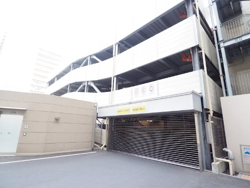 シャッター付きの駐車場