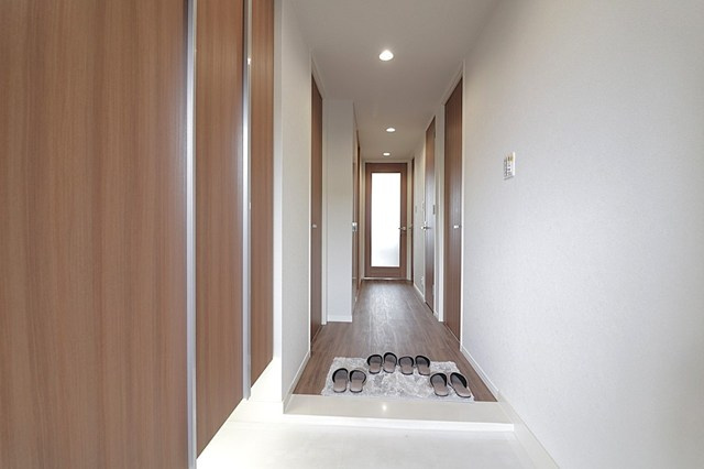 【玄関】 | イトーピア豊中緑丘ロジュマン | エイブル売買事業部では、箕面市・豊中市・吹田市・池田市・茨木市・高槻市の北摂エリア全域で、物件のご紹介を致しております。北摂エリアにて購入物件をお探しの際は、当社までお問合せ下さいませ。