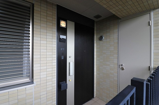【エントランス】 | イトーピア豊中緑丘ロジュマン | エイブルだけの嬉しいサービス、ご用意しております。詳細は、お気軽に当社までお問合せ下さいませ！