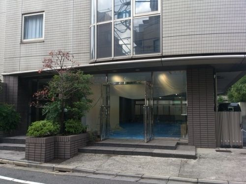 萩原ビルのエントランス