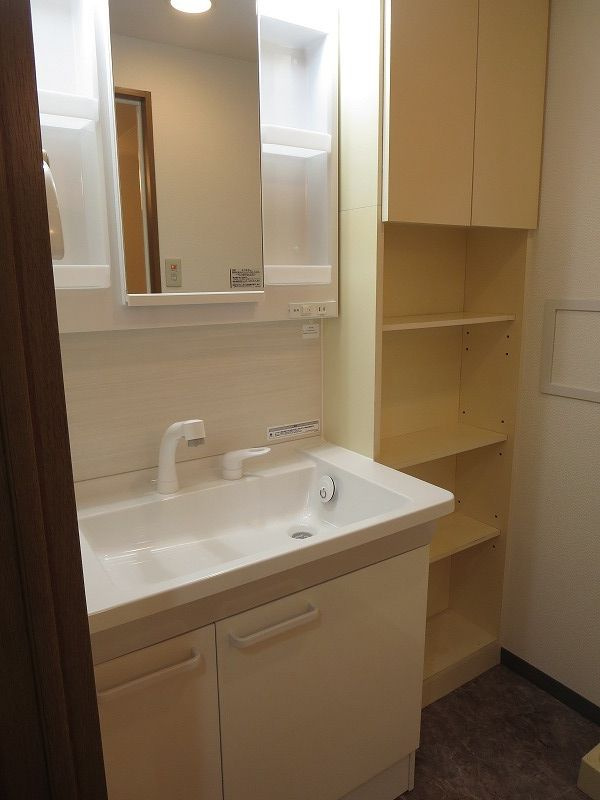 萩原ビルの独立洗面台