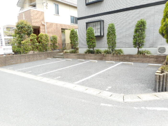 ヴァンクレストの駐車場