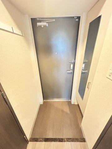 エスリードレジデンス ザ・グラン大阪ノアの玄関|明るい玄関です